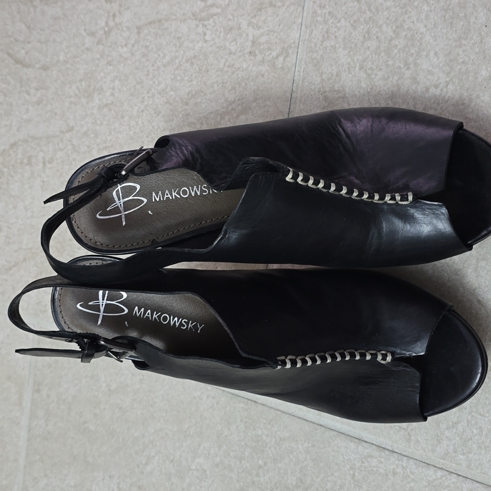 Gently Used B Makowsky platform heels size 7